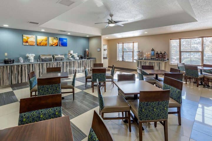 Breakfast area